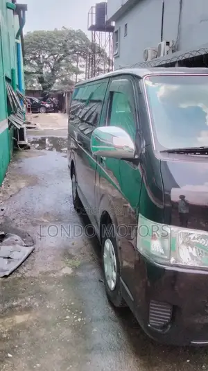Toyota HiAce 2013 Black