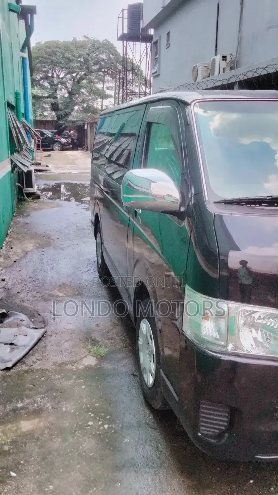 Toyota HiAce 2013 Black