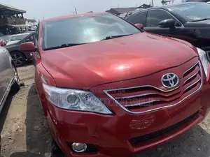 Toyota Camry XLE V6 4dr Sedan (3.5L 6cyl 6A) 2011 Red