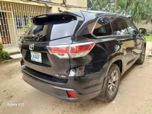 Toyota Highlander XLE V6 4x4 (3.5L 6cyl 6A) 2016 Black