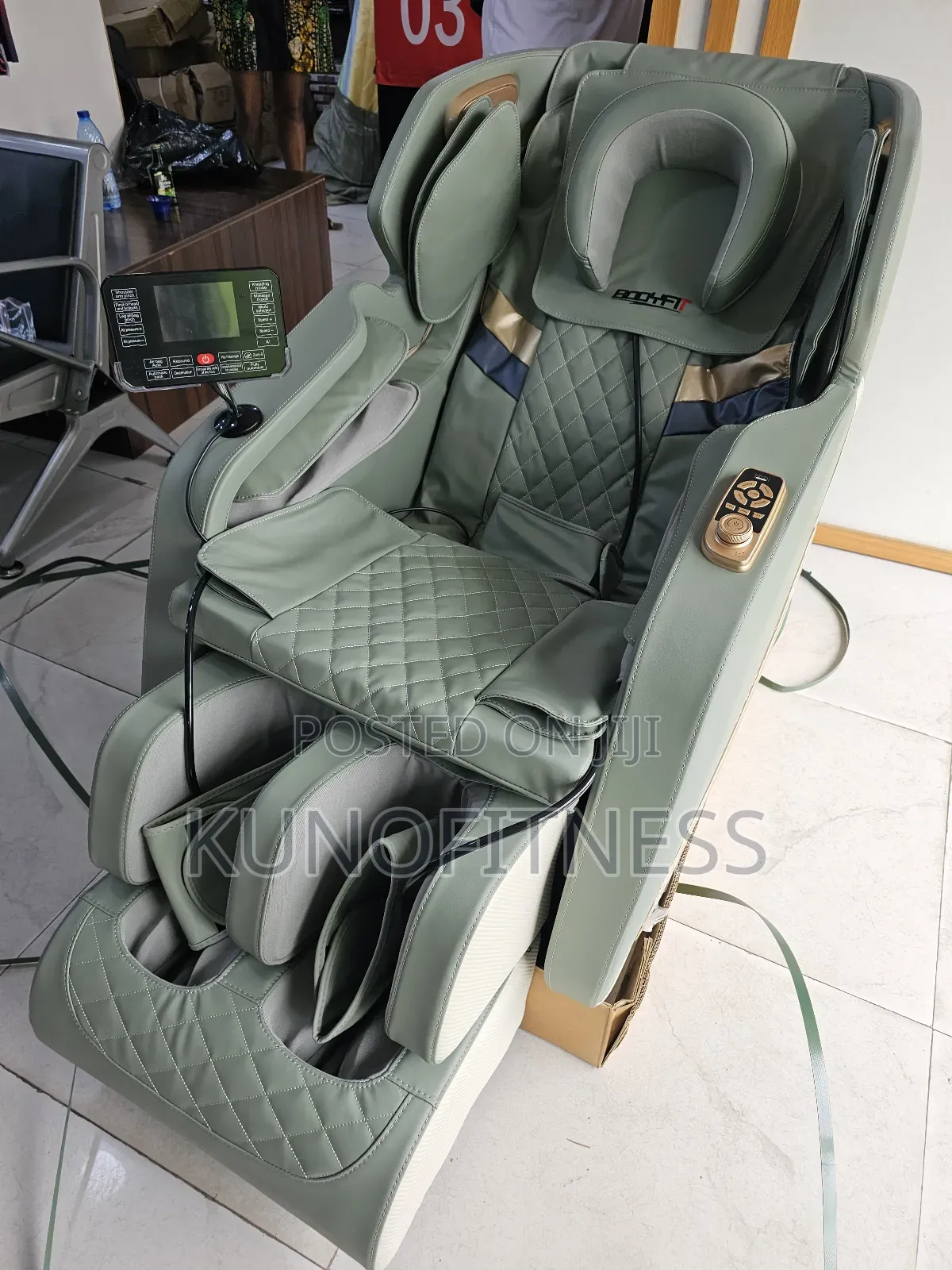 Luxury Full Body Zero Gravity Massage Chair – Brand New
