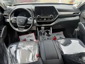 Toyota Highlander Limited AWD 2023 Black