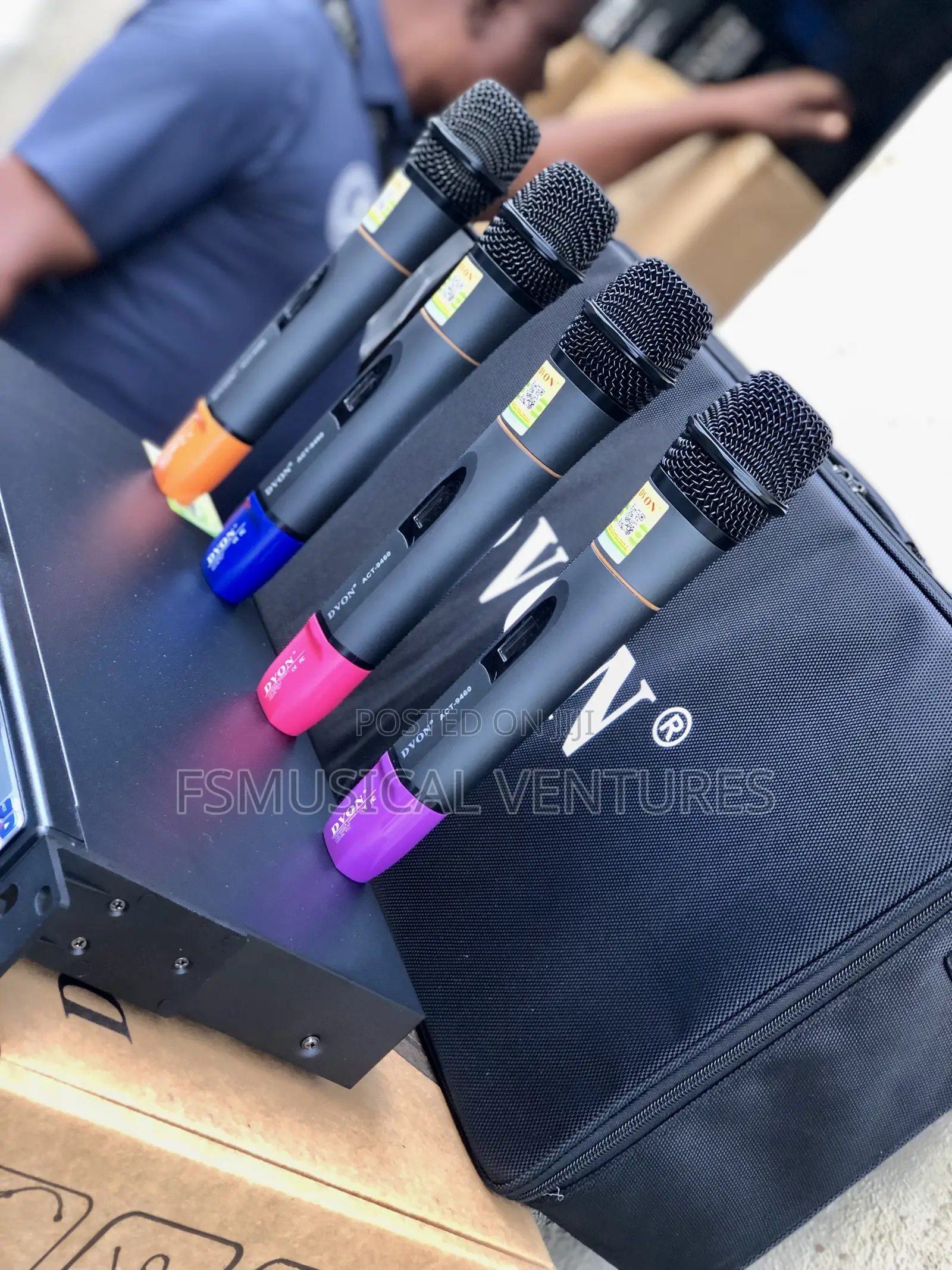 Magnetic 4in1 Wireless Microphones Systems