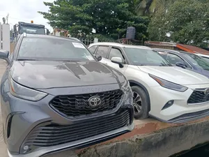 Toyota Highlander XLE AWD 2023 Gray