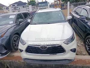 Toyota Highlander XLE 2021 White