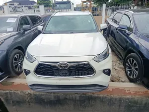 Toyota Highlander XLE 2021 White