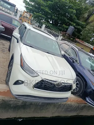 Toyota Highlander XLE 2021 White