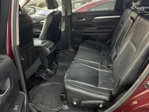Toyota Highlander XLE 4x2 V6 (3.5L 6cyl 8A) 2017 Maroon