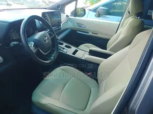 Toyota Sienna 2023 Brown