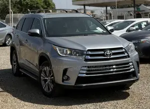 Toyota Highlander XLE 4dr SUV AWD (3.5L 6cyl 6A) 2015 Silver