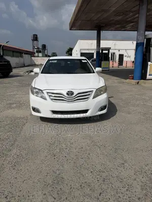 Toyota Camry LE 4dr Sedan (2.5L 4cyl 6A) 2011 White