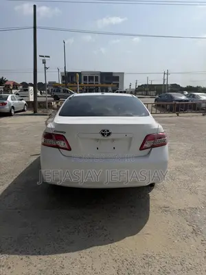 Toyota Camry LE 4dr Sedan (2.5L 4cyl 6A) 2011 White
