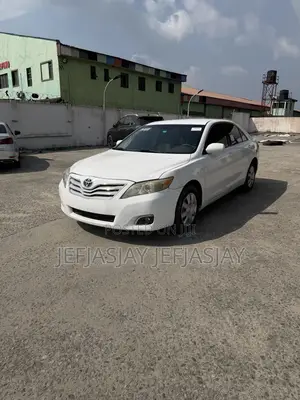 Toyota Camry LE 4dr Sedan (2.5L 4cyl 6A) 2011 White