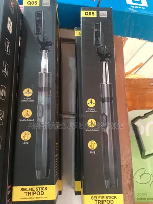 Q05 Selfie Stick Tripod Stand Remote