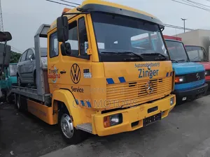 Mercedes-Benz 2016 Yellow