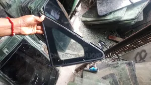Toyota Sienna 2012 Front Vent Glass