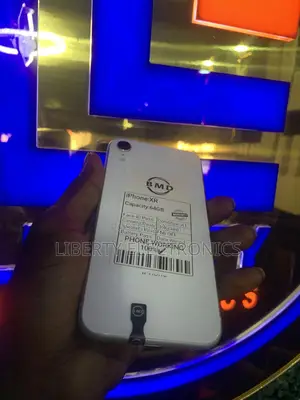 Apple iPhone XR 64 GB White