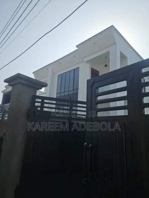 Furnished 5bdrm Duplex in Oshorun Estate Opic for sale