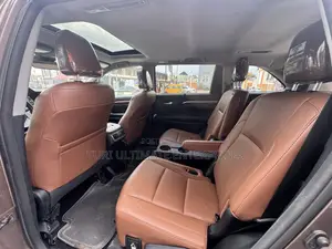 Toyota Highlander XLE 4x4 V6 (3.5L 6cyl 8A) 2018 Brown