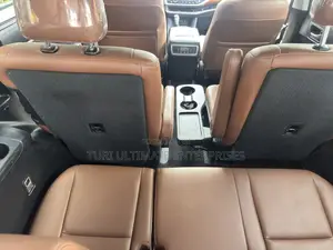 Toyota Highlander XLE 4x4 V6 (3.5L 6cyl 8A) 2018 Brown