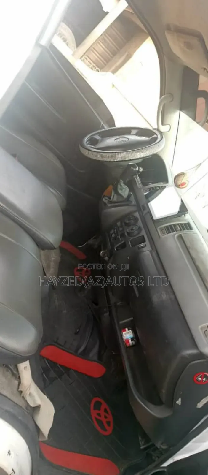 Toyota HiAce 2004 White