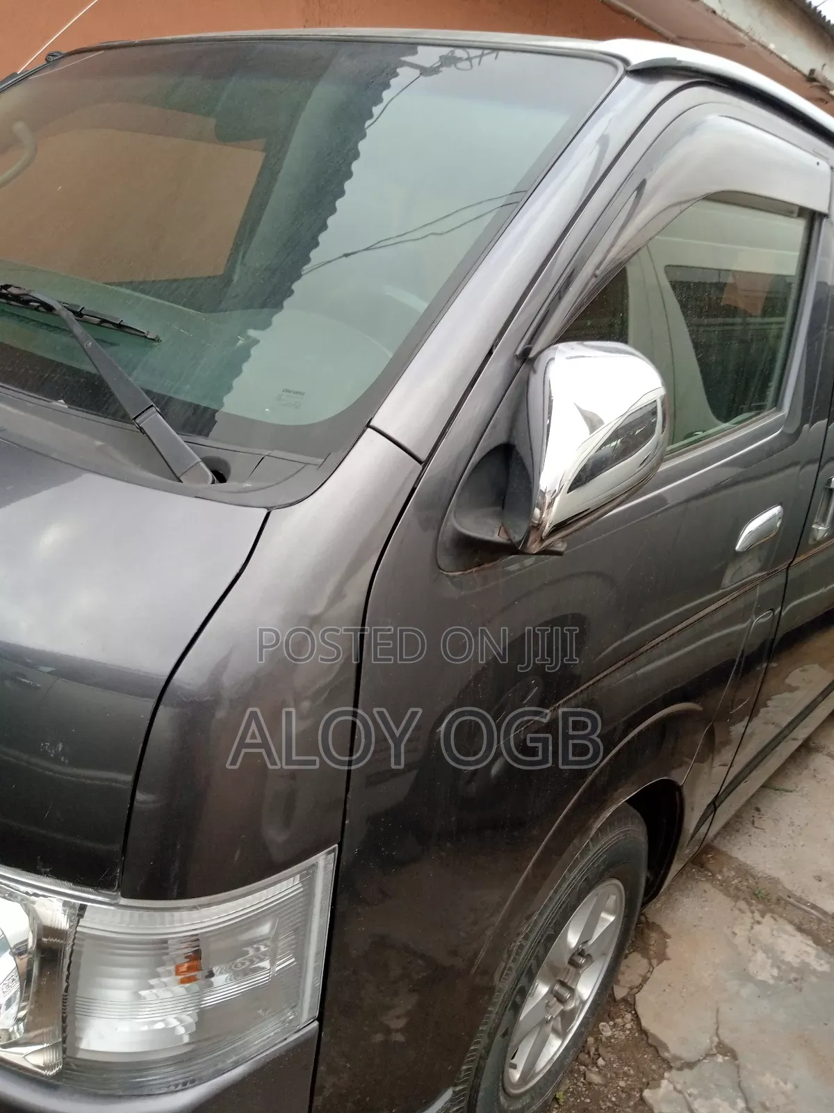 Toyota HiAce 2010 White