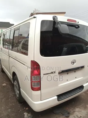 Toyota HiAce 2010 White
