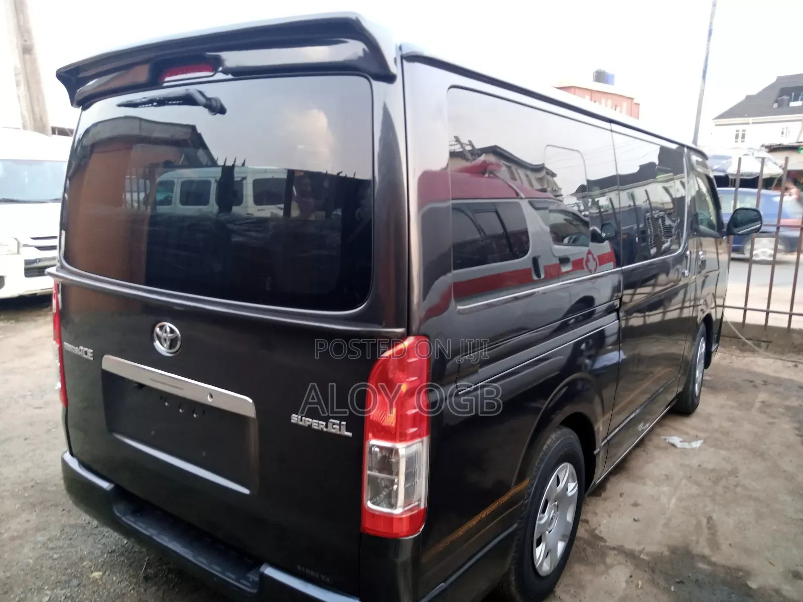 Toyota HiAce 2010 White