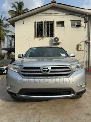Toyota Highlander Limited 3.5l 4WD 2013 Silver