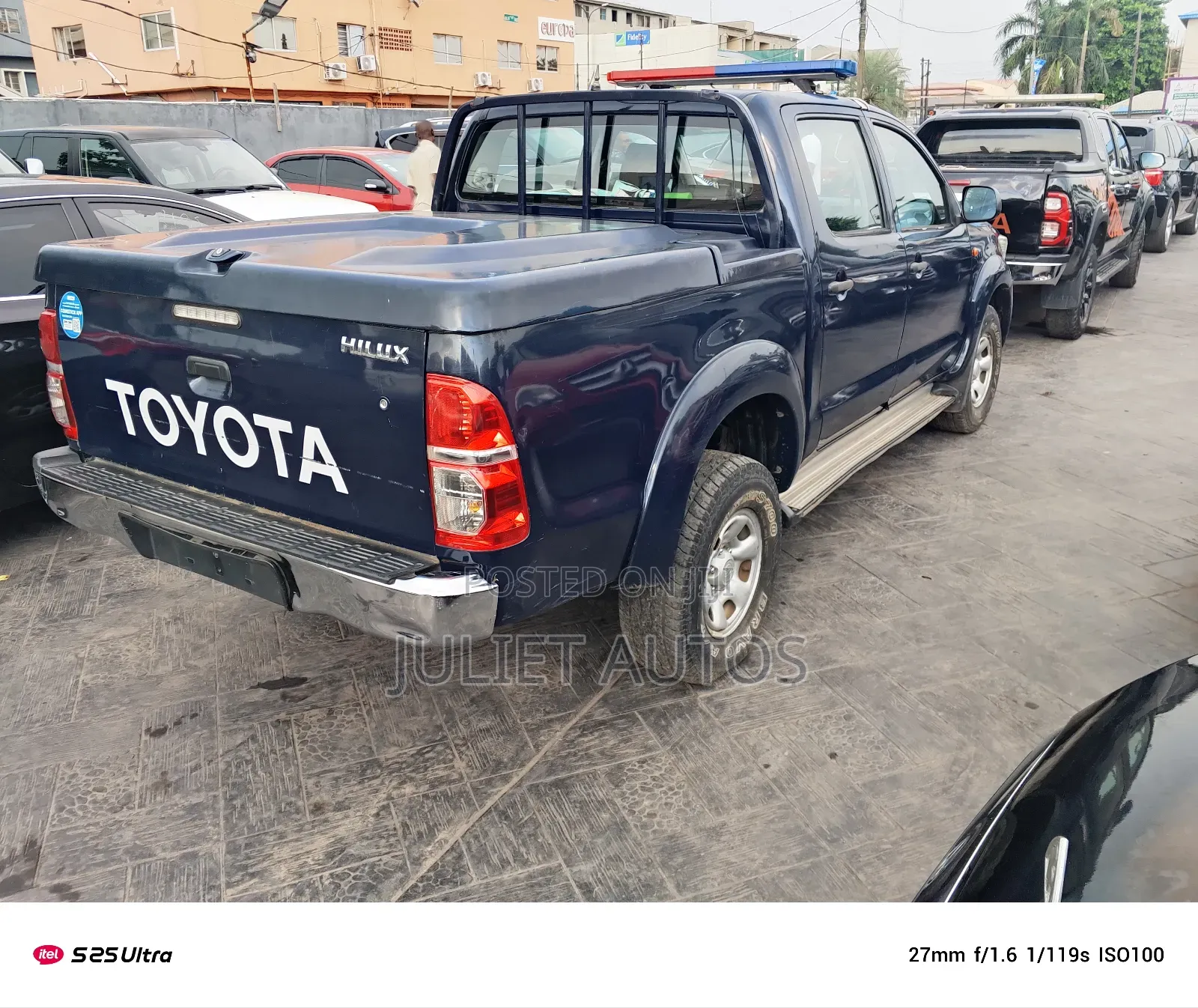 Toyota Hilux 2015 Blue