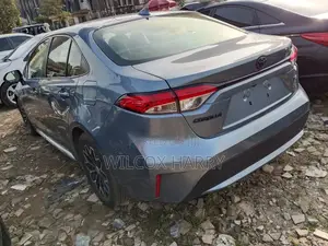 Toyota Corolla LE 2021 Blue