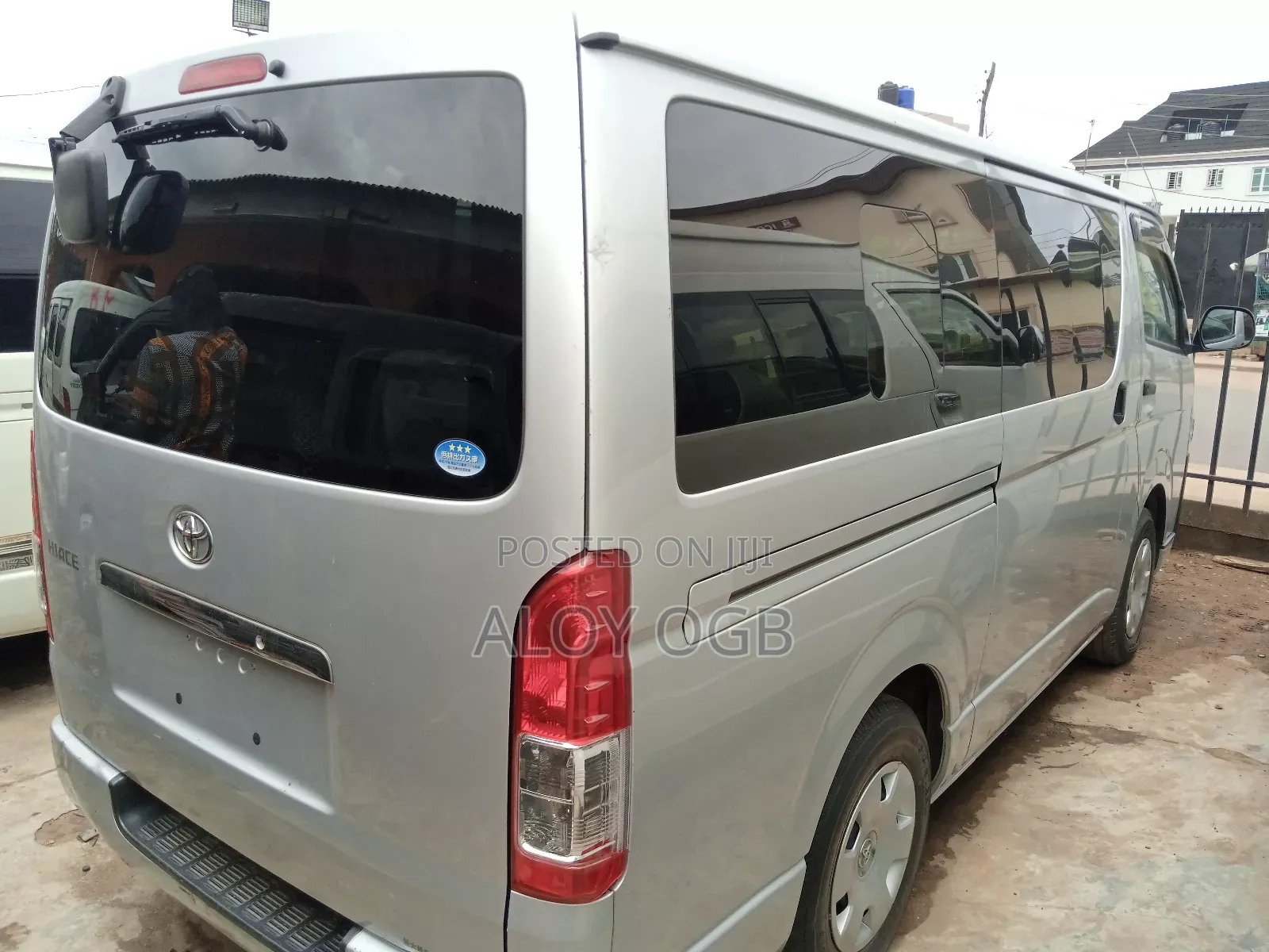 Toyota HiAce 2010 White