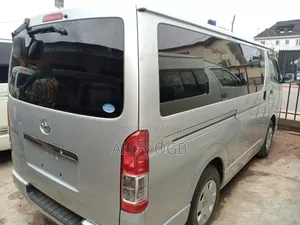 Toyota HiAce 2010 White