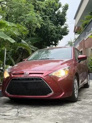 Toyota Yaris 1.5 Sedan XLE 2020 Red