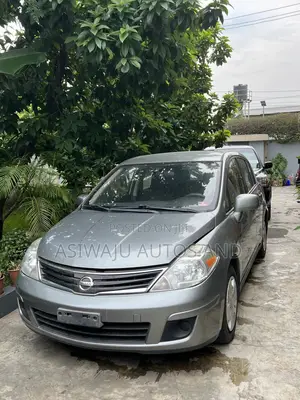 Nissan Versa 1.8 S Hatchback 2012 Gray
