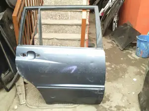 Highlander 2005 Back Right Door Tokunbo