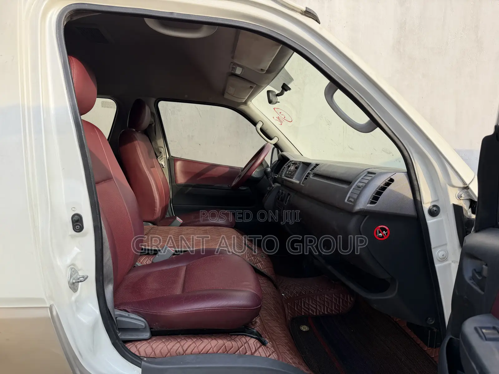 Toyota HiAce 2013 Gold