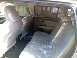 Toyota Highlander XLE 2022 Blue