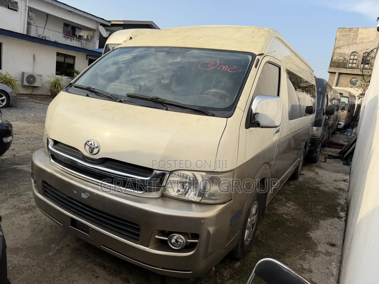 Toyota HiAce 2013 Gold