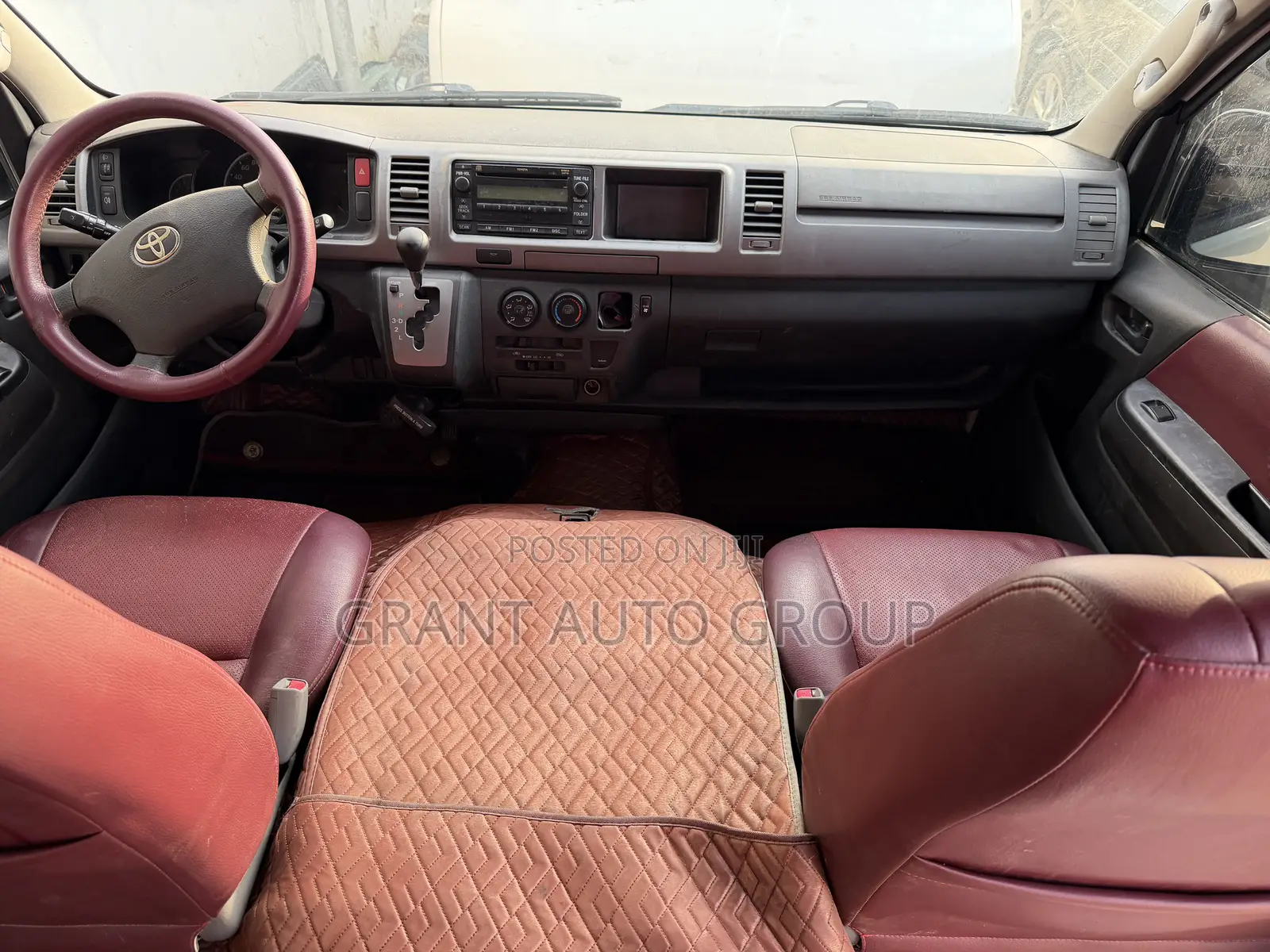 Toyota HiAce 2013 Gold