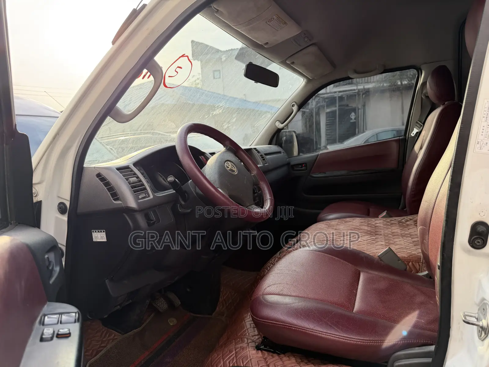 Toyota HiAce 2013 Gold