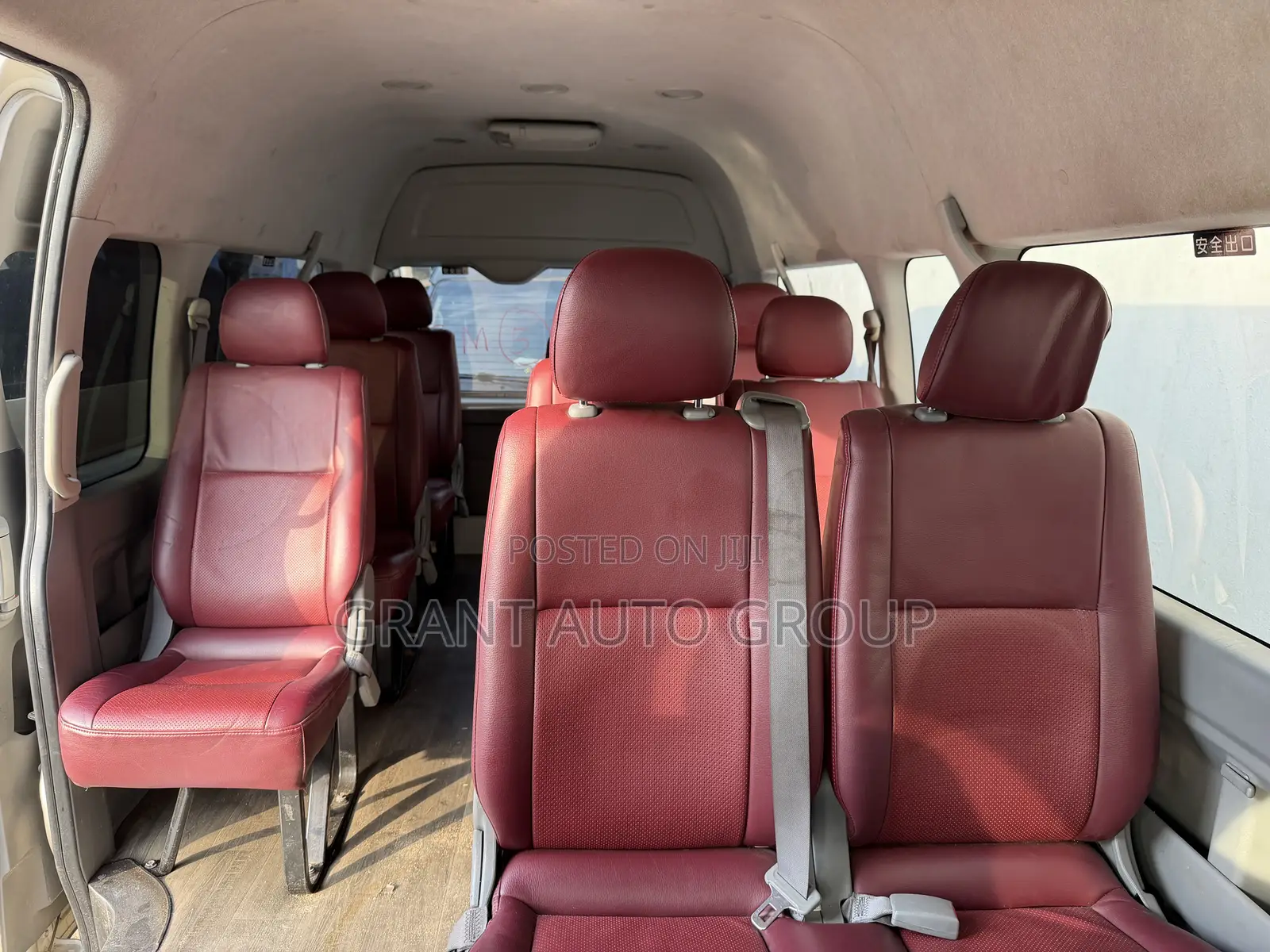 Toyota HiAce 2013 Gold