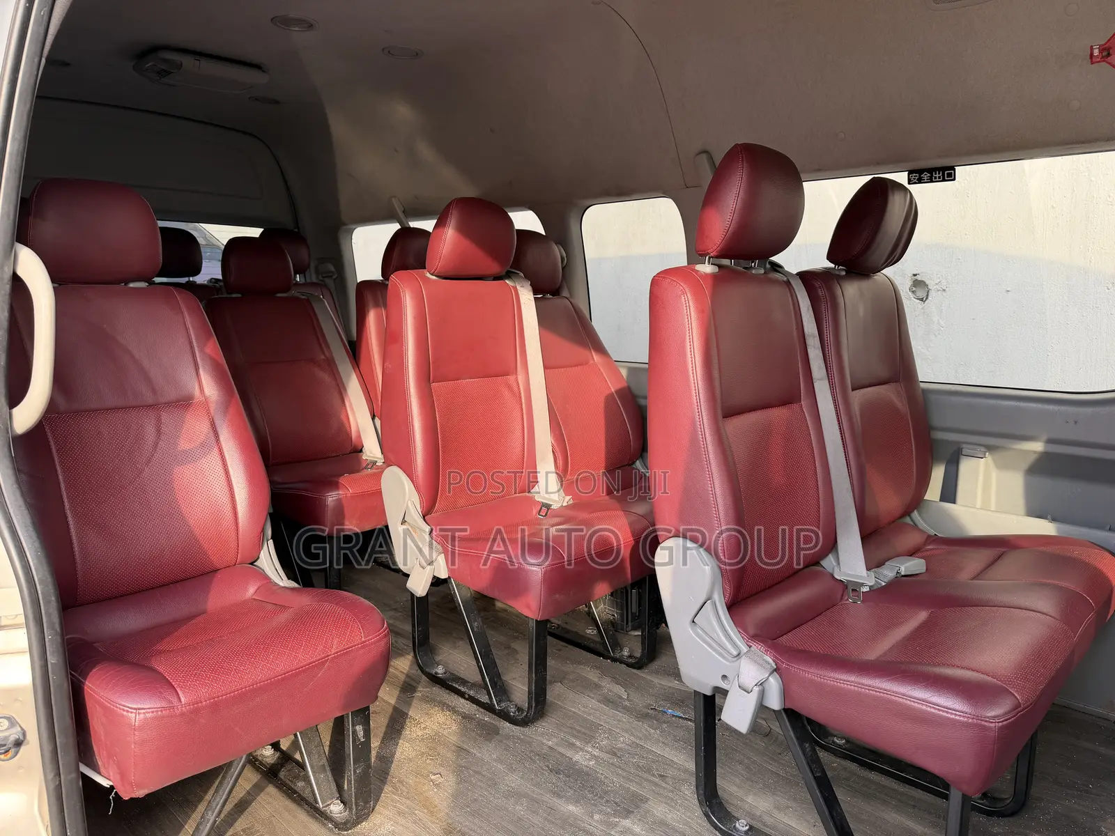 Toyota HiAce 2013 Gold