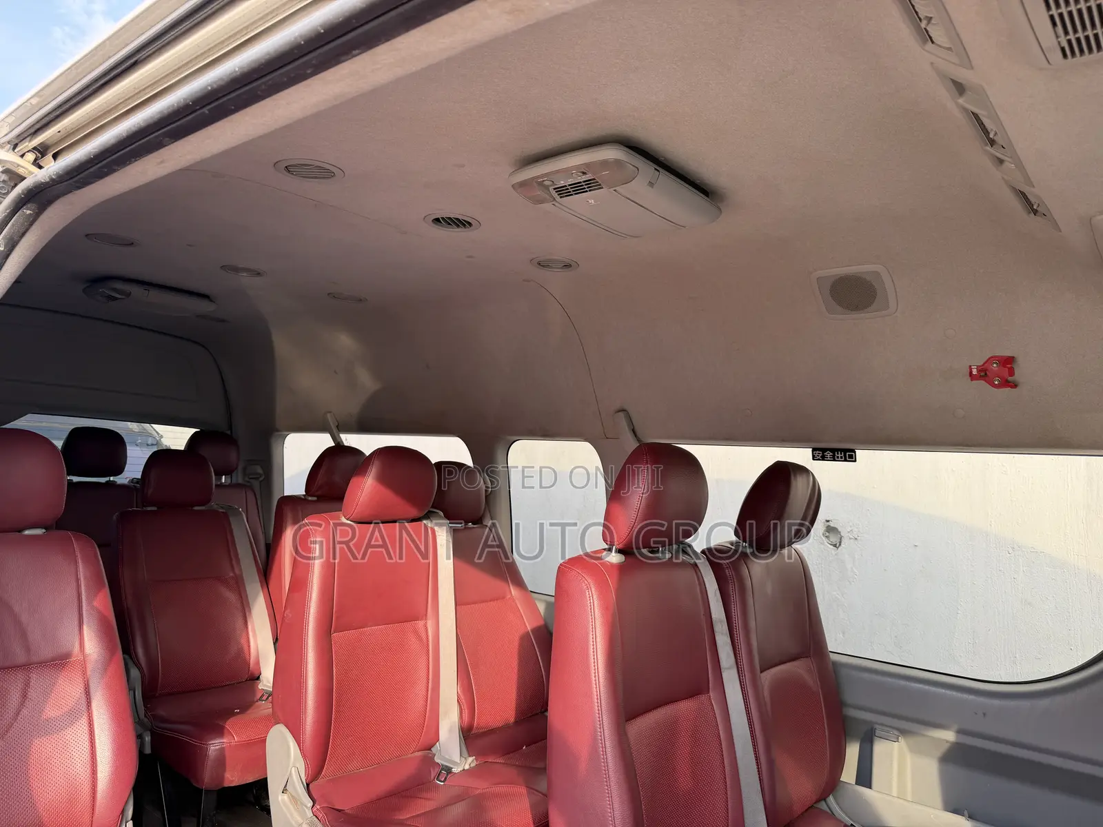 Toyota HiAce 2013 Gold