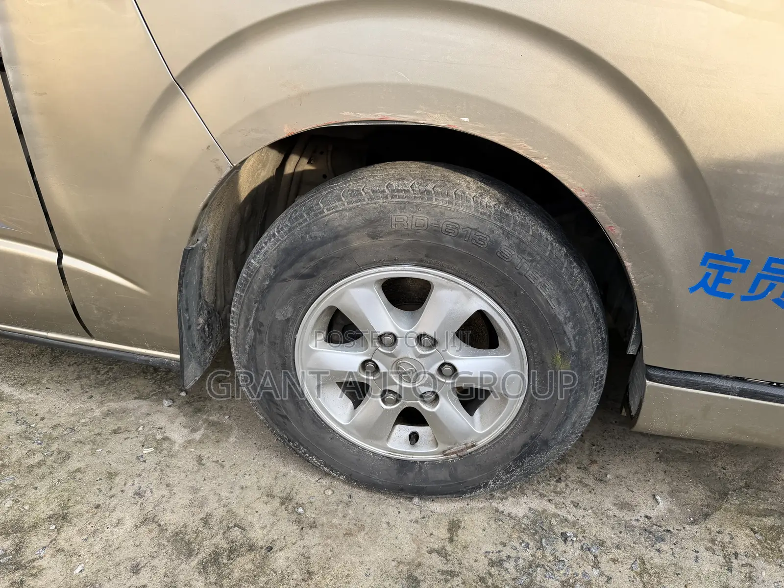 Toyota HiAce 2013 Gold