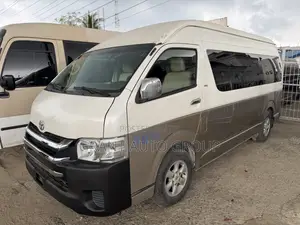 Toyota HiAce 2016 Gold