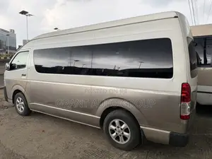 Toyota HiAce 2016 Gold