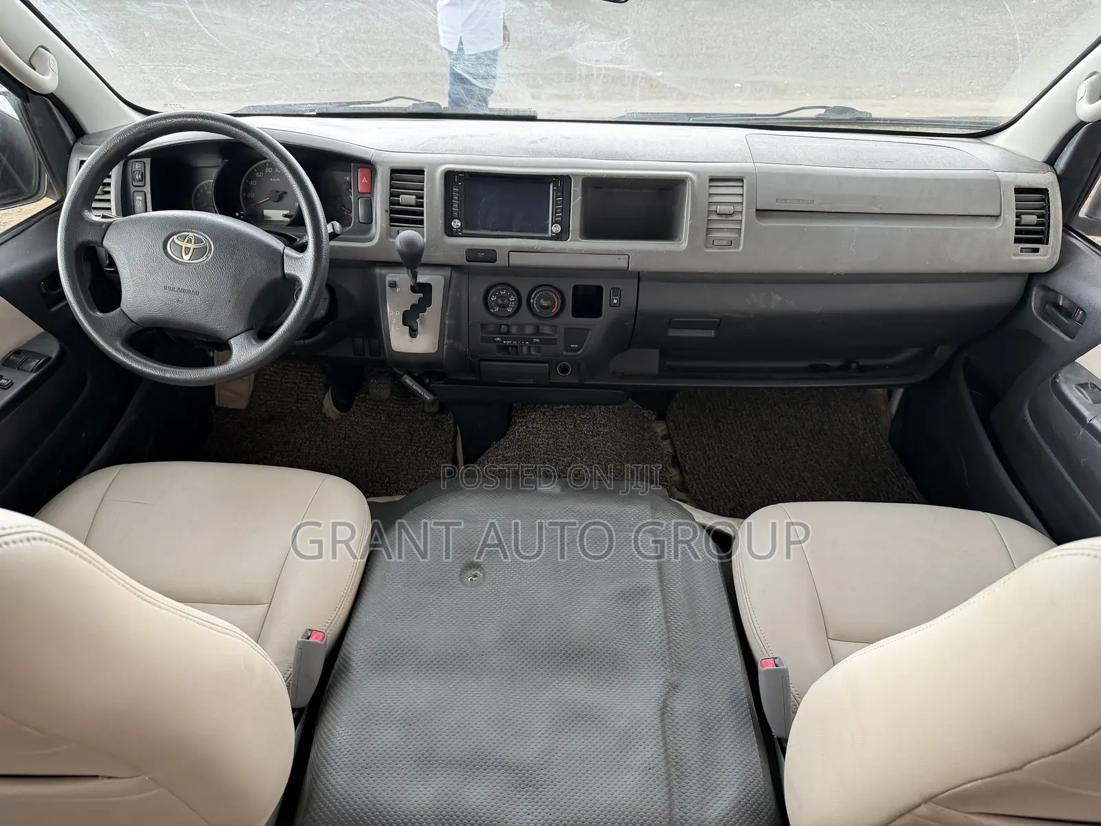 Toyota HiAce 2016 Gold