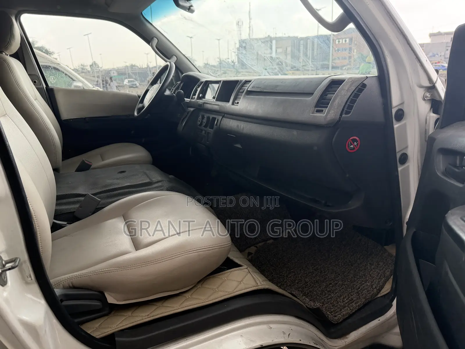 Toyota HiAce 2016 Gold