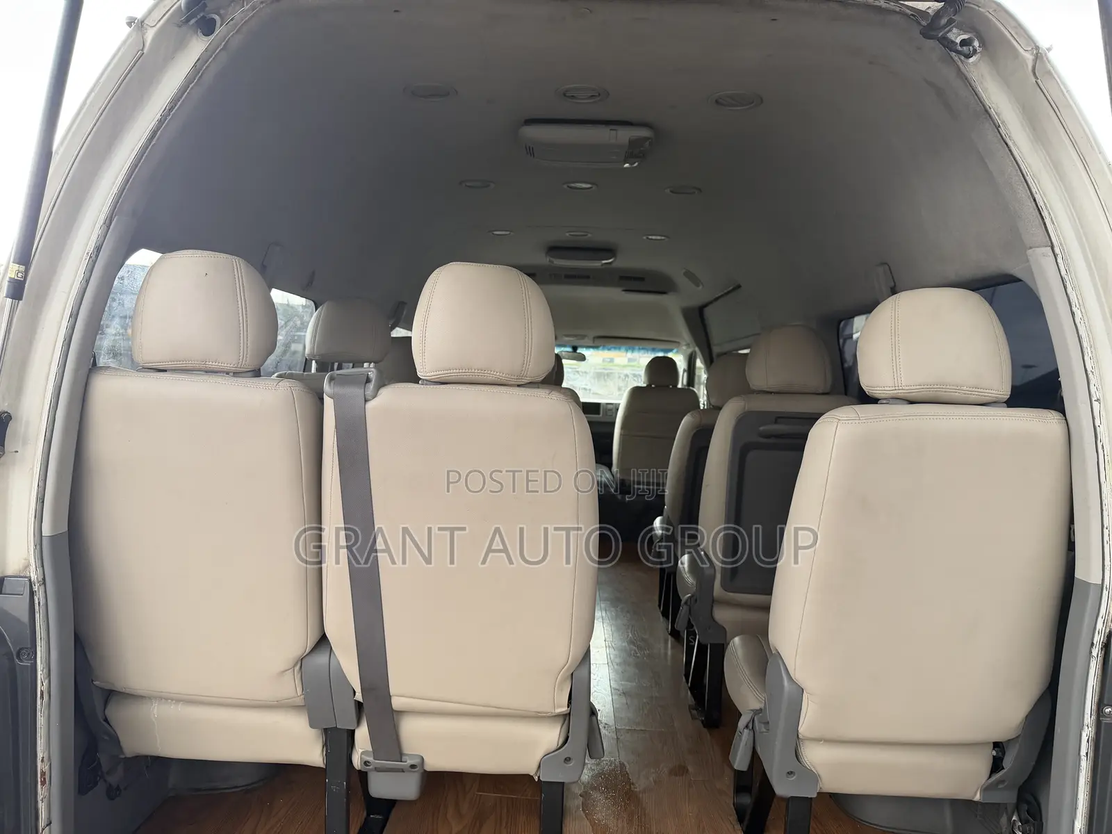 Toyota HiAce 2016 Gold